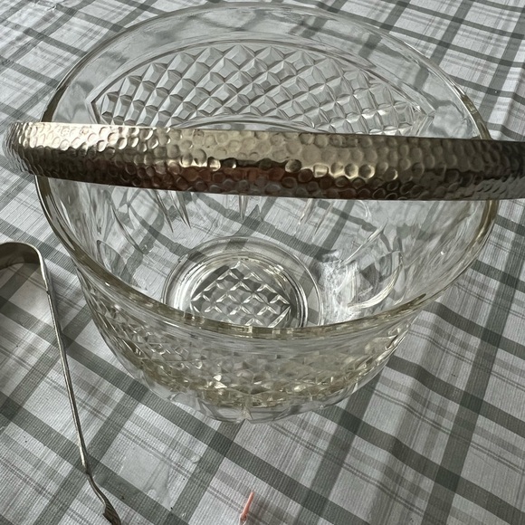 Vintage Clear Diamond Cut Glass Ice Bucket with Hammered Metal Handle and Tongs - Picture 10 of 12